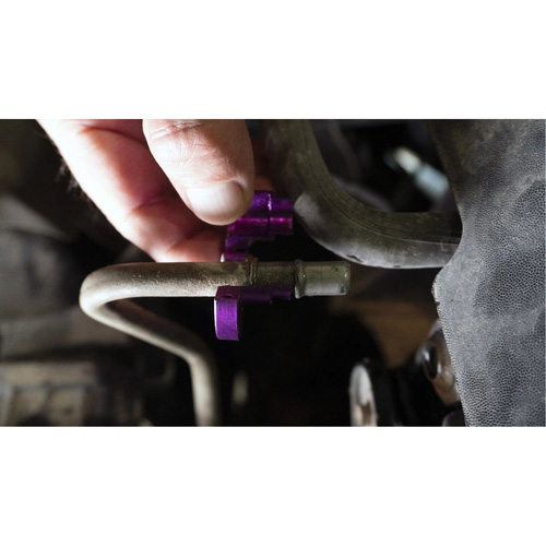 Ensemble de d&eacute;connexion du refroidisseur d'huile de transmission pour Ford Canadian Safety Group Inc.