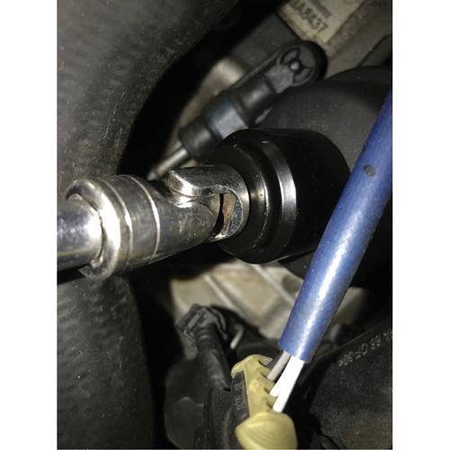 Douille pour filtre &agrave; carburant Cummins 6,7 L - 28 mm Canadian Safety Group Inc.