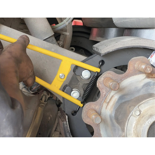 Outil pour ressorts de frein de camion et de remorque Canadian Safety Group Inc.