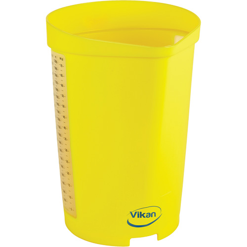 Cruche gradu&eacute;e, Plastique, Jaune, 65 oz Canadian Safety Group Inc.
