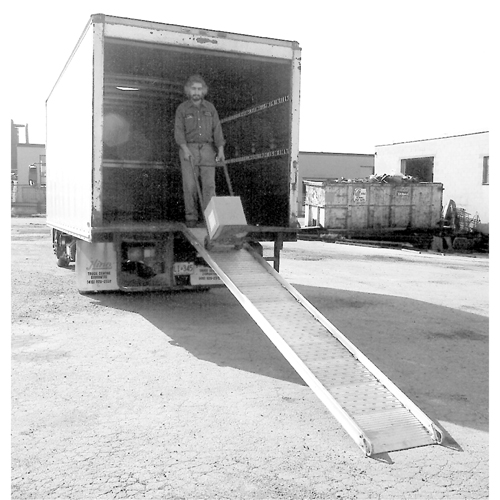 Passerelles en aluminium a/dessus perfor&eacute; &agrave; rainures, Capacit&eacute; de 2000 lb, 38" la x 8' lo Canadian Safety Group Inc.