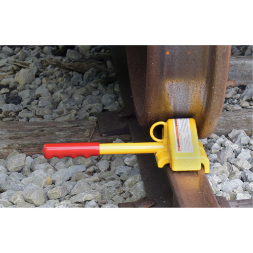 Single Rail Chock Canadian Safety Group Inc.