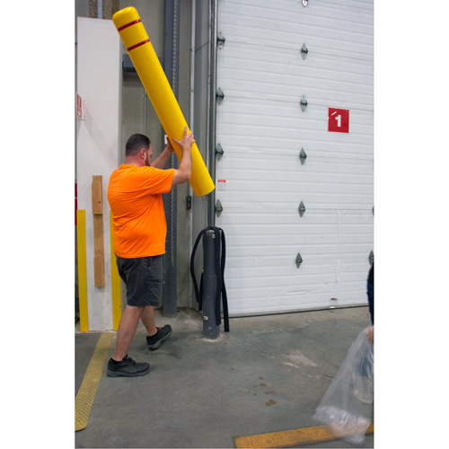 Capuchon en poly&eacute;thyl&egrave;ne pour borne de protection, 6-5/8" dia. x 60" l, Rouge/Jaune Canadian Safety Group Inc.
