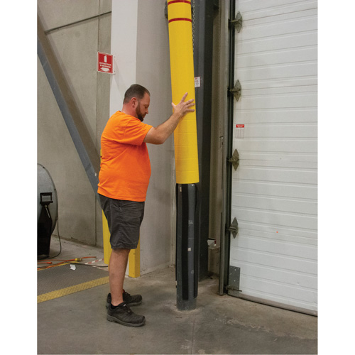 Capuchon en poly&eacute;thyl&egrave;ne pour borne de protection, 6-5/8" dia. x 60" l, Rouge/Jaune Canadian Safety Group Inc.