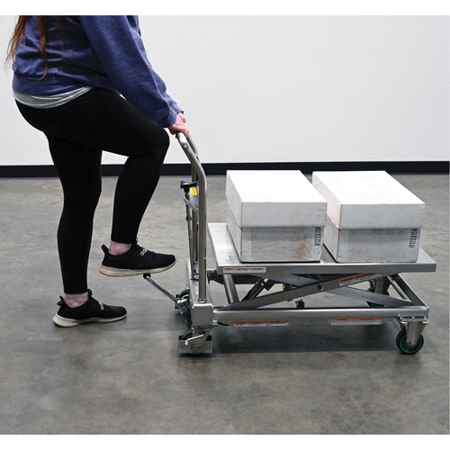 Hydraulic Scissor Lift Table, 31-1/2" L x 19-1/2" W, Stainless Steel, 550 lbs. Capacity Canadian Safety Group Inc.