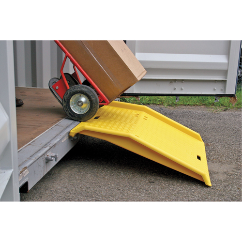 Rampe portable en poly pour contenant d'exp&eacute;dition, Capacit&eacute; de 750 lb, 35" la x 36" lo Canadian Safety Group Inc.