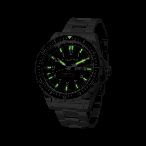 Tr&egrave;s grande montre automatique avec jour/date avec bracelet en acier inoxydable, Num&eacute;rique, &agrave; piles, 46 mm, Argent Canadian Safety Group Inc.