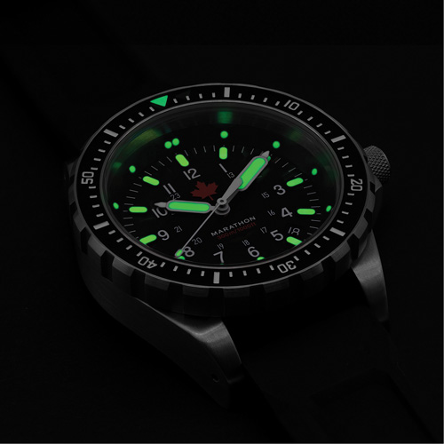Tr&egrave;s grande montre &agrave; quartz pour plongeur avec feuille d'&eacute;rable rouge, Num&eacute;rique, &agrave; piles, 46 mm, Noir Canadian Safety Group Inc.