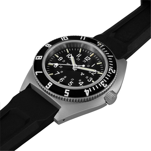 Montre Steel Navigator sur ensemble bracelet en caoutchouc noir de trois morceaux, Num&eacute;rique, &agrave; piles, 41 mm, Noir Canadian Safety Group Inc.