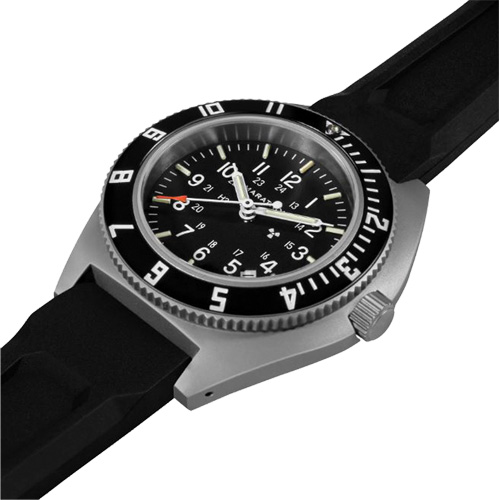 Montre Steel Navigator avec date sur ensemble bracelet en caoutchouc noir de trois morceaux, Num&eacute;rique, &agrave; piles, 41 mm, Noir Canadian Safety Group Inc.