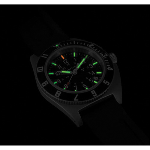 Montre Steel Navigator avec date sur ensemble bracelet en caoutchouc noir de trois morceaux, Num&eacute;rique, &agrave; piles, 41 mm, Noir Canadian Safety Group Inc.