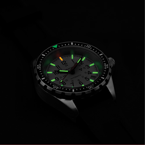 Montre automatique moyenne pour plongeur &eacute;dition arctique, Num&eacute;rique, &agrave; piles, 36 mm, Noir Canadian Safety Group Inc.