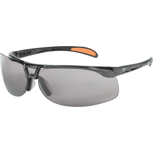 Lunettes de s&eacute;curit&eacute; Uvex Prot&eacute;g&eacute; Ultra-Dura, Lentille Grise/fum&eacute;e, Antibu&eacute;e/Anti-&eacute;gratignures, ANSI Z87+/R&eacute;pond ou surpasse la norme CSA Z94.3 Canadian Safety Group Inc.