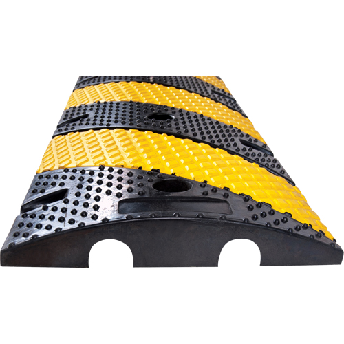 Bosse de d&eacute;c&eacute;l&eacute;ration, Caoutchouc, 4' lo x 11-3/4" la x 2" h Canadian Safety Group Inc.