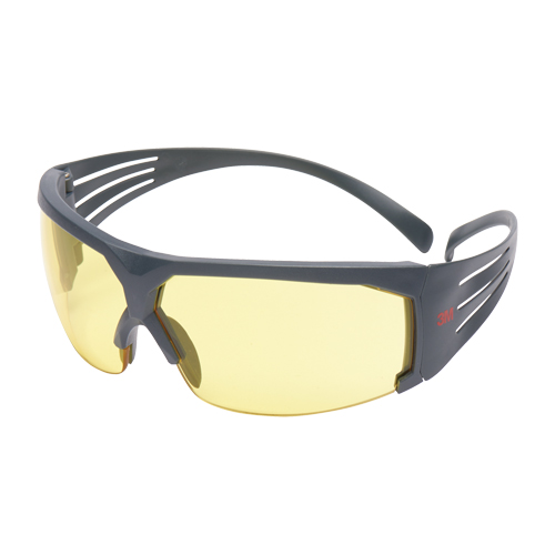 Lunettes de s&eacute;curit&eacute; s&eacute;rie 600 SecureFit, Lentille Ambr&eacute;e, Antibu&eacute;e, ANSI Z87+/R&eacute;pond ou surpasse la norme CSA Z94.3 Canadian Safety Group Inc.