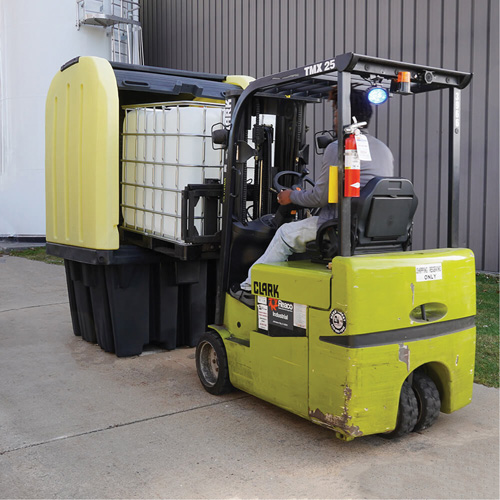Palette anti-d&eacute;versement jaune &agrave; couvercle rigide roulant, 65" lo x 65" la x 101" h, Capacit&eacute; de charge 5000 lb Canadian Safety Group Inc.