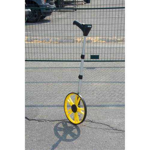 Roue d'arpentage num&eacute;rique, 12,5"/31,8 cm, Gamme de 99999,9 m, Pieds/m&egrave;tres Canadian Safety Group Inc.