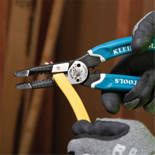 Outil polyvalent Klein-Kurve pour d&eacute;nuder, couper et sertir les fils, 8-1/4" lo, 8 - 20 AWG Canadian Safety Group Inc.