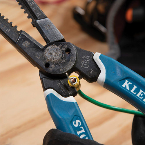 Outil polyvalent Klein-Kurve pour d&eacute;nuder, couper et sertir les fils, 8-1/4" lo, 8 - 20 AWG Canadian Safety Group Inc.