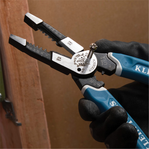 Outil polyvalent Klein-Kurve pour d&eacute;nuder, couper et sertir les fils, 8-1/4" lo, 8 - 20 AWG Canadian Safety Group Inc.