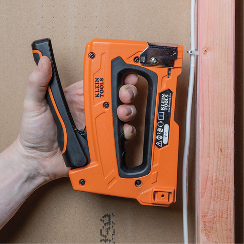 Agrafeuse pour c&acirc;blage libre, Agrafes 5/16"/1/4"/11/32" Canadian Safety Group Inc.