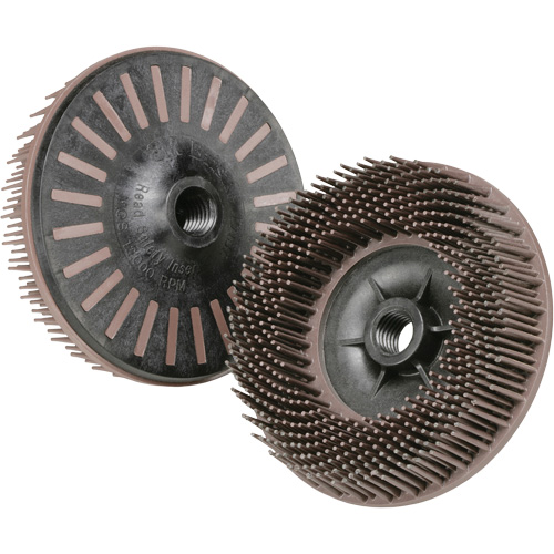 Disques radiaux bristle pour meuleuses angulaires Scotch-Brite, C&eacute;ramique, Grain 36, 4-1/2" dia. Canadian Safety Group Inc.