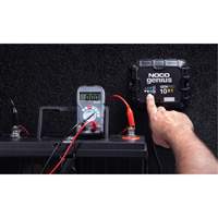 Chargeur de batterie embarqu&eacute; &agrave; 1 sortie de 10 amp&egrave;res GenPro10X1 Genius Canadian Safety Group Inc.