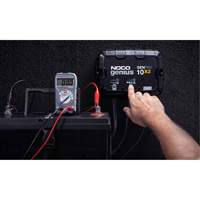 Chargeur de batterie embarqu&eacute; &agrave; 2 sorties de 20 amp&egrave;res GenPro10X2 Genius Canadian Safety Group Inc.