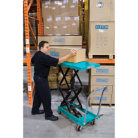 Heavy-Duty Hydraulic Scissor Lift Table, 27-1/2" L x 17-3/4" W, Steel, 330 lbs. Capacity Canadian Safety Group Inc.