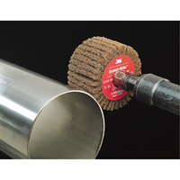 Brosses &agrave; lamelles Scotch-Brite, 2" dia. x 1" la, Arbre 1/4", Oxyde d'aluminium Canadian Safety Group Inc.