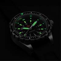 Tr&egrave;s grande montre &agrave; quartz pour plongeur avec feuille d'&eacute;rable rouge, Num&eacute;rique, &agrave; piles, 46 mm, Noir Canadian Safety Group Inc.
