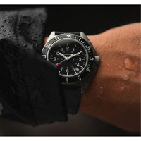 Montre Steel Navigator avec date sur ensemble bracelet en caoutchouc noir de trois morceaux, Num&eacute;rique, &agrave; piles, 41 mm, Noir Canadian Safety Group Inc.