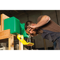 Poste de douche oculaire, Aliment&eacute; par gravit&eacute;, Capacit&eacute; 9 gal., Conformit&eacute; ANSI Z358.1 Canadian Safety Group Inc.
