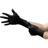 Onyx&reg; Gloves, Small, Nitrile, 3.5-mil, Powder-Free, Black Canadian Safety Group Inc.