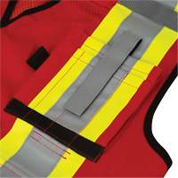 6678 Veste d'arpenteur antimicrobienne haute visibilit&eacute; avec dos en maille, Rouge, Petit, Polyester Canadian Safety Group Inc.