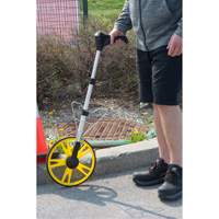 Roue d'arpentage num&eacute;rique, 12,5"/31,8 cm, Gamme de 99999,9 m, Pieds/m&egrave;tres Canadian Safety Group Inc.