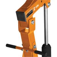 Grue escamotable pour moteur — Strongarm Canadian Safety Group Inc.
